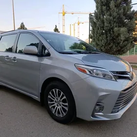 Toyota Sienna 2019