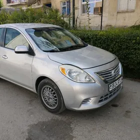 Nissan Versa 2011
