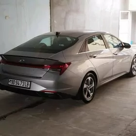 Hyundai Elantra 2022
