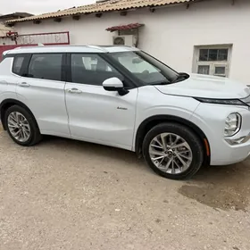 Mitsubishi Outlander 2023