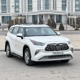 Toyota Highlander 2021