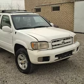 Nissan Pathfinder 2000