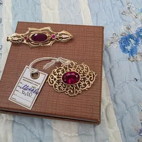 ýerewan gyzyl broşka