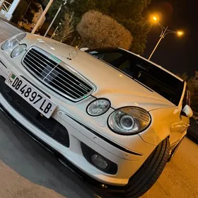Mercedes-Benz E500 2005