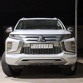 Mitsubishi Pajero 2020