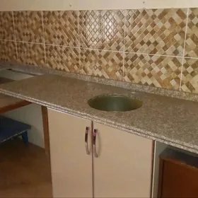 mramor kuhnya stolesnisa