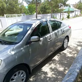 Nissan Versa 2013
