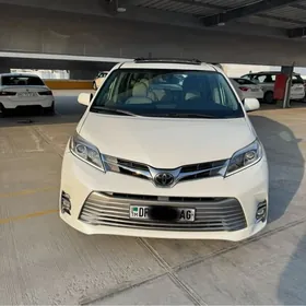 Toyota Sienna 2019