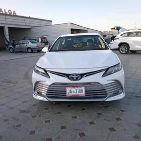 Toyota Camry 2021