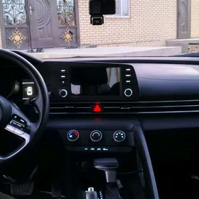 Hyundai Elantra 2021