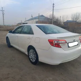 Toyota Camry 2014