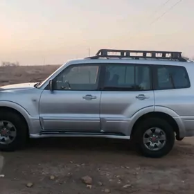 Mitsubishi Pajero 2005