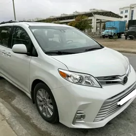 Toyota Sienna 2020