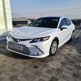 Toyota Camry 2021