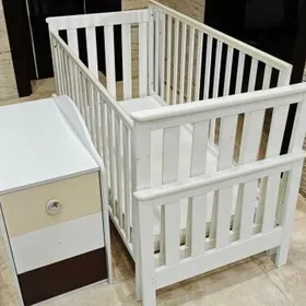 детская кровать + тумбочка