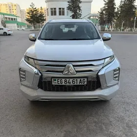 Mitsubishi Pajero 2020