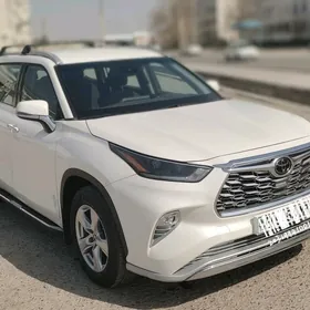 Toyota Highlander 2021