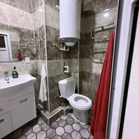 satlyk gowdan 2 etaj 2komnat