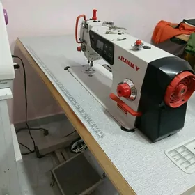 Швейная машина