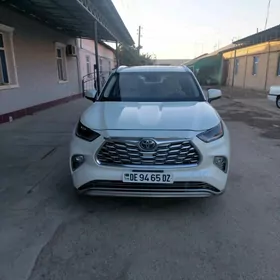 Toyota Highlander 2021