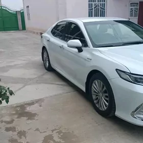 Toyota Camry Hybrid 2021