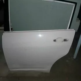 Nissan versa gapy yzky