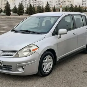Nissan Versa 2011