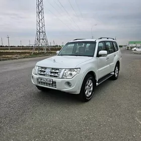 Mitsubishi Pajero 2014