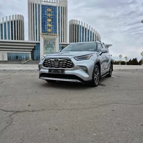 Toyota Highlander 2021