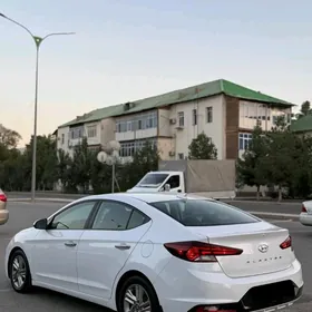Hyundai Elantra 2019