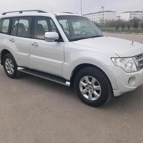 Mitsubishi Pajero 2013