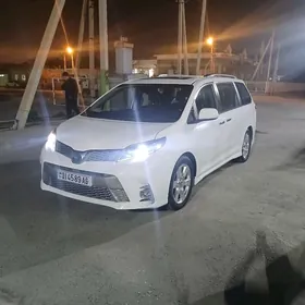 Toyota Sienna 2019
