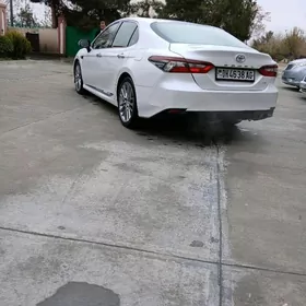 Toyota Camry 2021