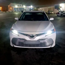Toyota Camry 2018