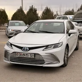 Toyota Camry Hybrid 2021