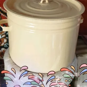 Эмалированная кастрюля