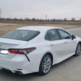 Toyota Camry 2021