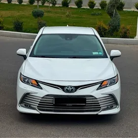 Toyota Camry 2021