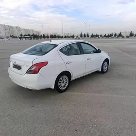 Nissan Versa 2011