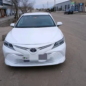 Toyota Camry Hybrid 2020