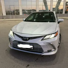 Toyota Camry 2024