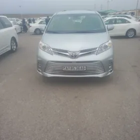 Toyota Sienna 2019