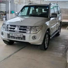 Mitsubishi Pajero 2013