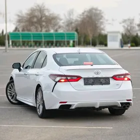 Toyota Camry 2021
