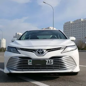 Toyota Camry 2019