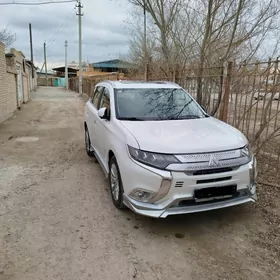 Mitsubishi Outlander PHEV 2022