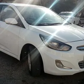 Hyundai Accent 2011