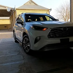 Toyota Highlander 2021