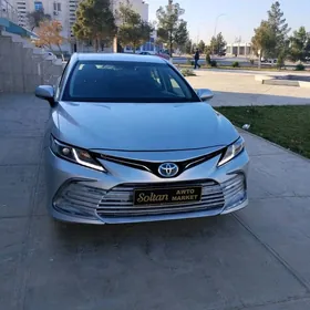 Toyota Camry Hybrid 2022