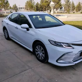 Toyota Camry Hybrid 2021